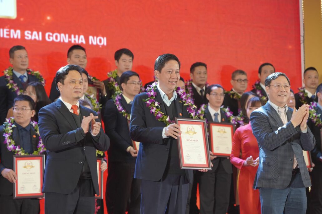 A Nam nhan VNR500