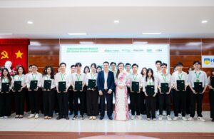 Bảo hiểm BSH trao học bổng gần 1 tỷ cho sinh viên HUTECH