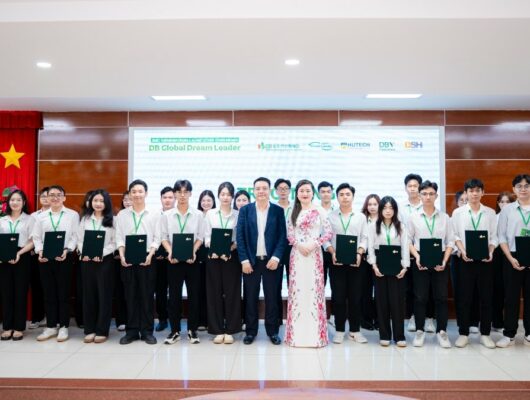 Bảo hiểm BSH trao học bổng gần 1 tỷ cho sinh viên HUTECH