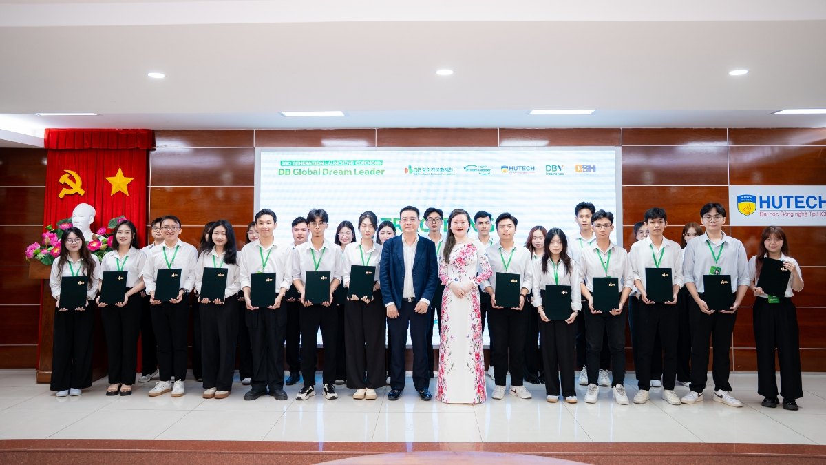 Bảo hiểm BSH trao học bổng gần 1 tỷ cho sinh viên HUTECH