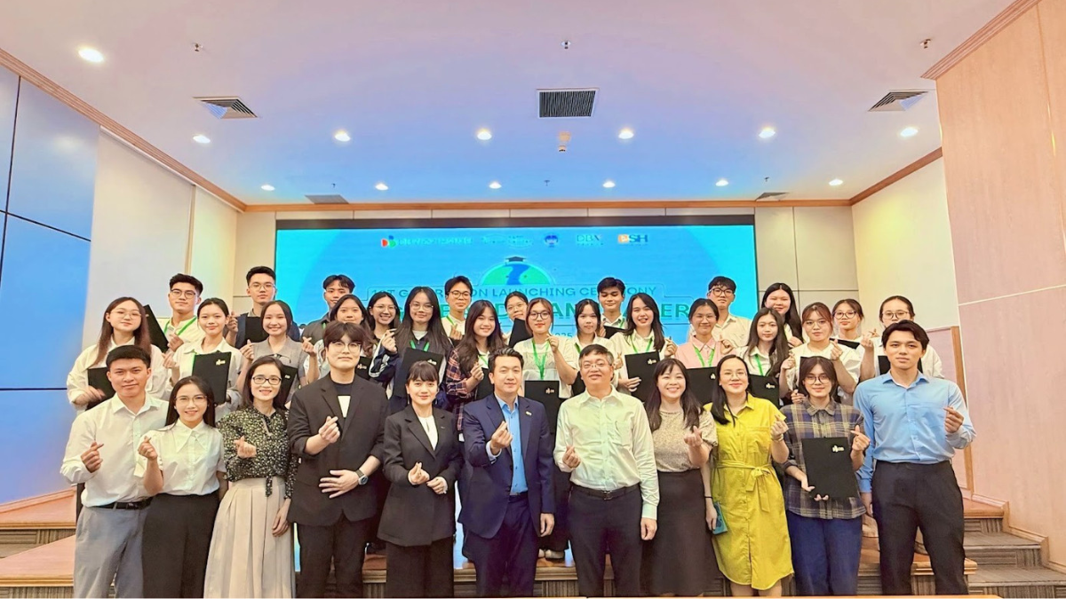 Trao học bổng DB Global Dream Leader: BSH đồng hành cùng NEU nuôi dưỡng thế hệ lãnh đạo tương lai