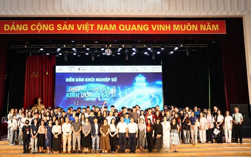 Bảo hiểm BSH mang “giảng đường thực chiến” tới cuộc thi Sinh viên Kinh doanh số 2025