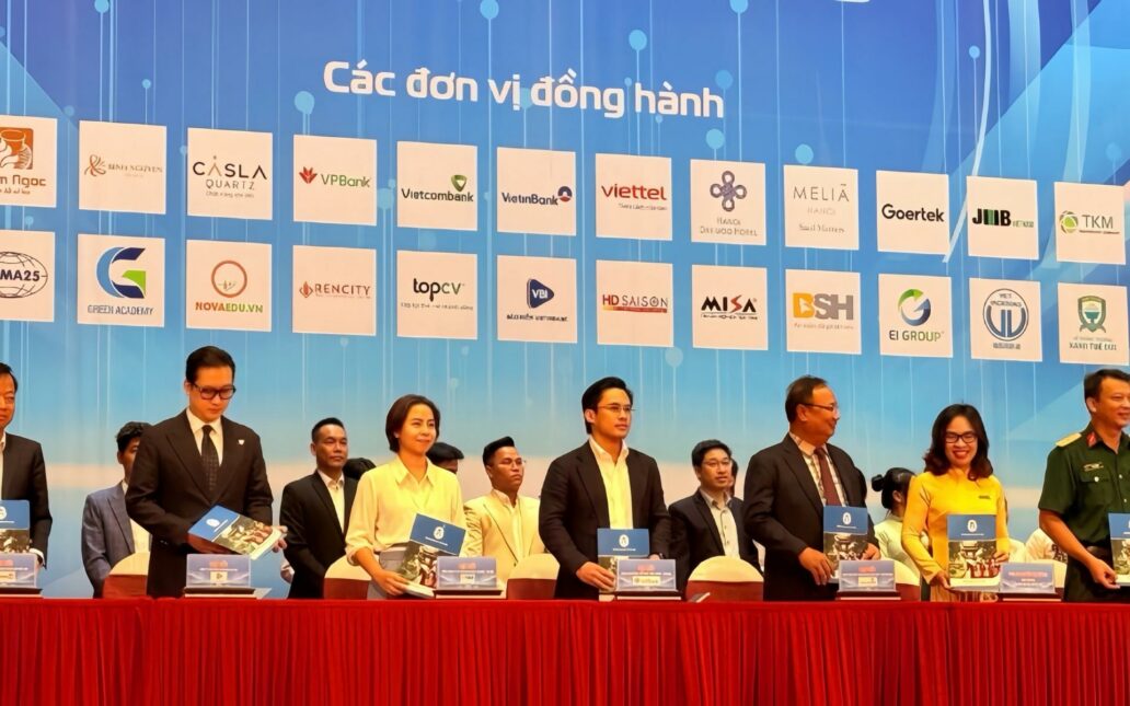 BSH và Đại học Mở Hà Nội ký kết hợp tác toàn diện gắn đào tạo với thực tiễn
