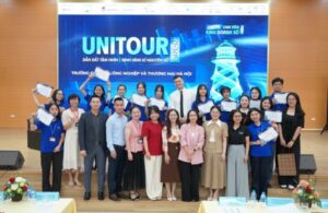 Sinh viên ấn tượng với gian hàng và cơ hội việc làm từ Bảo hiểm BSH