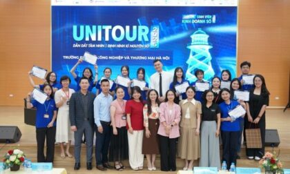 Sinh viên ấn tượng với gian hàng và cơ hội việc làm từ Bảo hiểm BSH