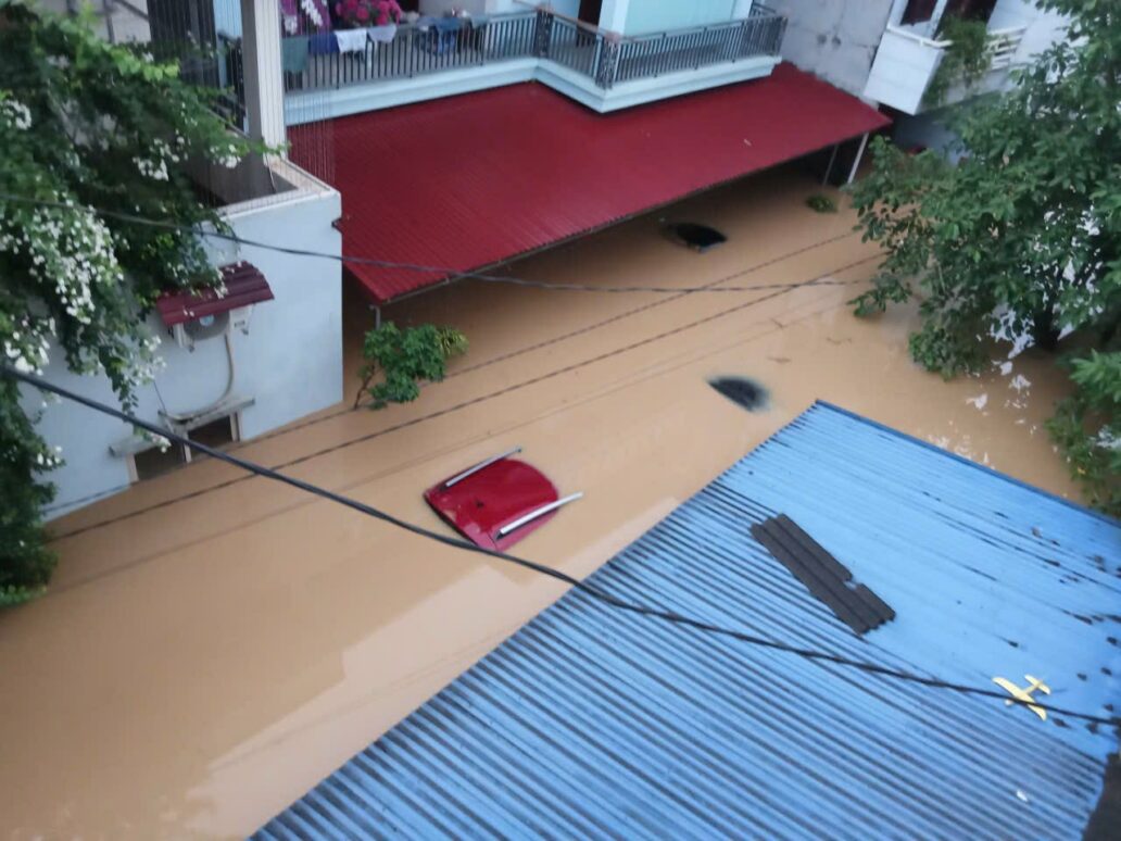 Gara ở Thái Nguyên nơi tê liệt, nơi quá tải, xe ngập nước phải đưa về Hà Nội sửa