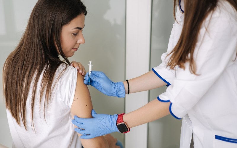 Vì sao cơ sở y tế cần mua bảo hiểm trách nhiệm tiêm chủng?