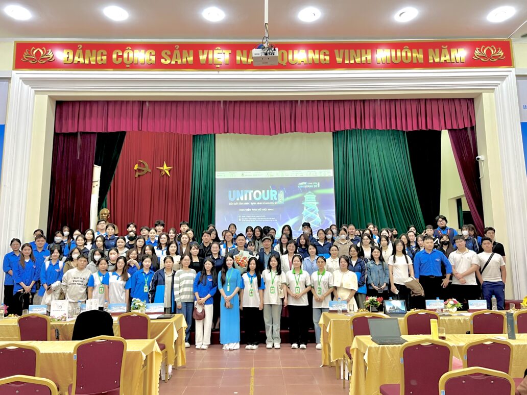 Sinh viên Học viện Phụ nữ Việt Nam hào hứng tìm hiểu Bảo hiểm BSH