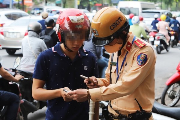 Mua bảo hiểm xe máy online có hợp pháp không? Cập nhật quy định mới nhất 2025