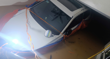 Hàng trăm ô tô ngập nước sau trận lũ lịch sử ở Đà Nẵng