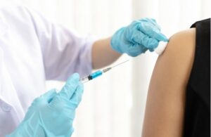 Đối tượng bắt buộc phải tham gia bảo hiểm trách nhiệm tiêm chủng: quy định và thực tế áp dụng