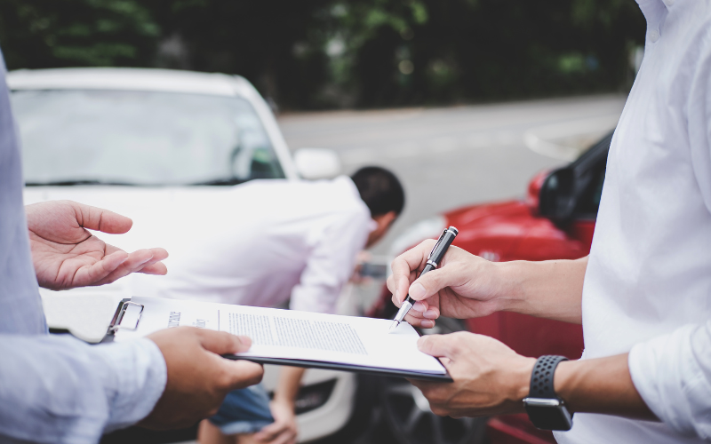 Bảo hiểm vật chất ô tô có bắt buộc không? Cập nhật quy định mới nhất năm 2025
