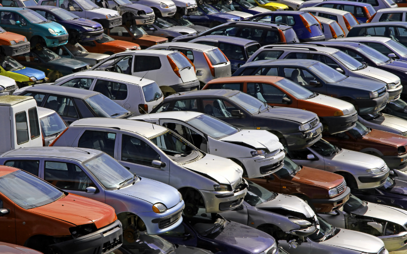 Có nên mua bảo hiểm vật chất cho xe ô tô cũ không? Phân tích chi tiết và lời khuyên