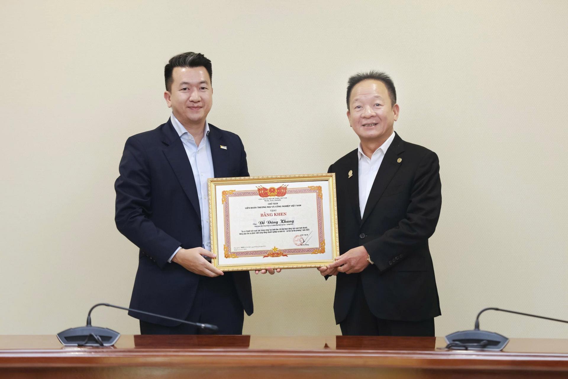 Bảo hiểm BSH vinh dự đón nhận bằng khen của Chủ tịch Liên đoàn Thương mại và Công nghiệp Việt Nam (VCCI)