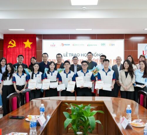 17032026-Trao-học-bổng-Đại-Học-Kinh-tế-Tài-chính-TPHCM_website