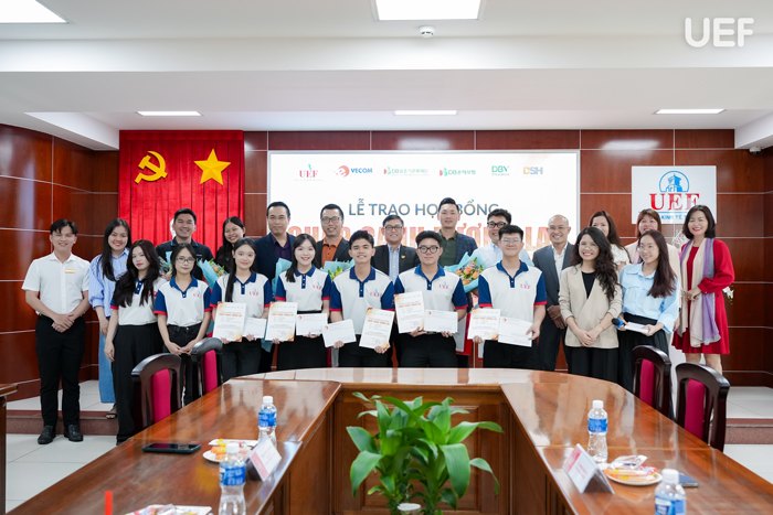 17032026 Trao hoc bong Dai Hoc Kinh te Tai chinh TPHCM website