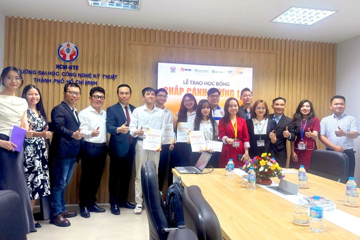 18032026 Trao hoc bong Truong Dai hoc Cong nghe Ky thuat TP. HCM DH Su pham ky thuat Tp. HCM website