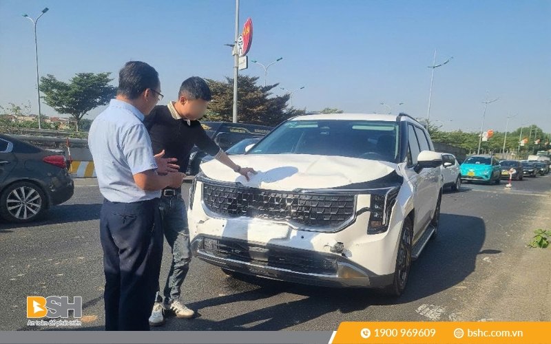Giám định viên Bảo hiểm BSH nhanh chóng hỗ trợ khách hàng kịp thời